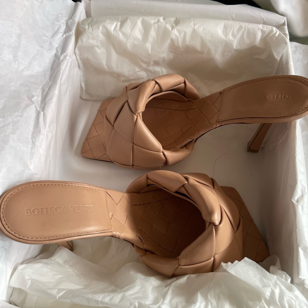 BOTTEGA VENETA LIDO SANDAL